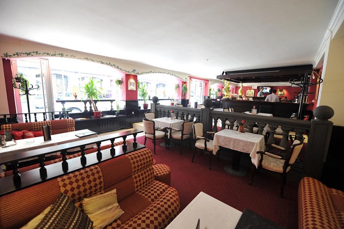 Queen’s Astoria Design 5